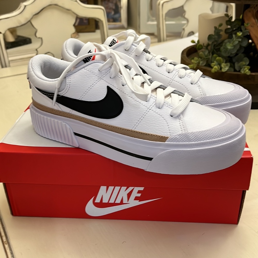 Women’s Nike Court Legacy Lift